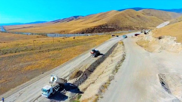 Talış kəndinə gedən yolda genişmiqyaslı tikinti işləri aparılır